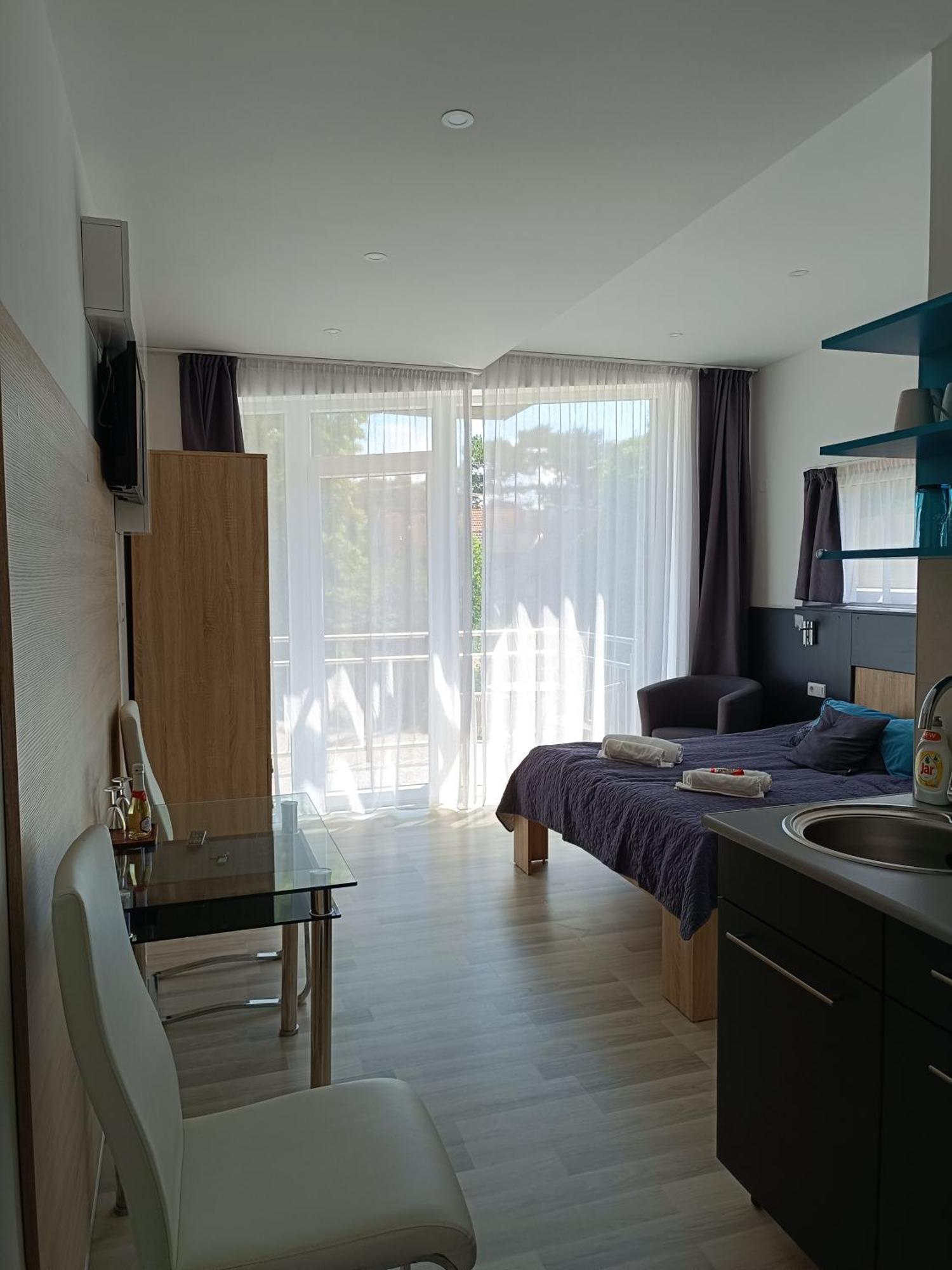 Ujhely Apartmanhaz Siófok Eksteriør billede
